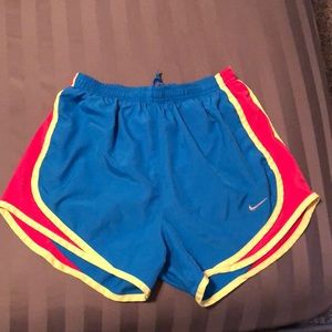 NIKE SHORTS